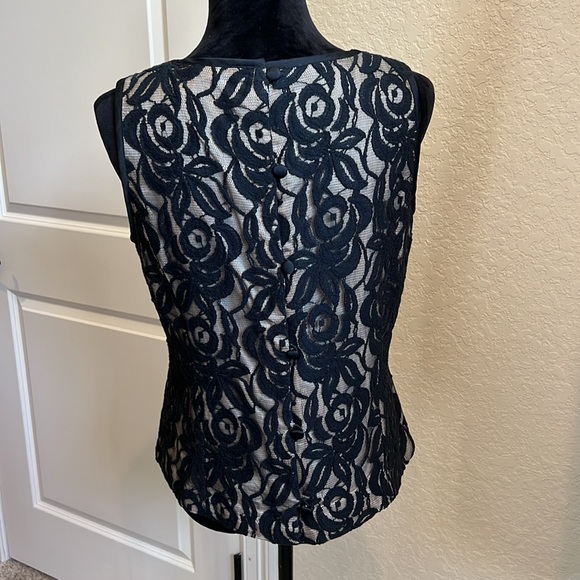 Banana Republic lace top - Picture 3 of 7